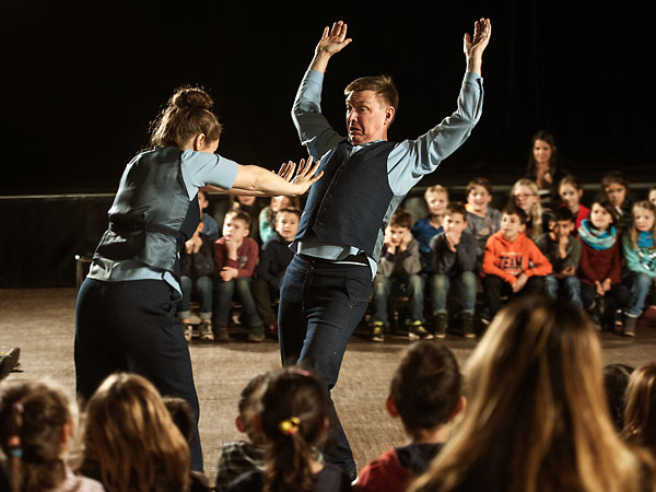 Pressefoto: theater monteure - raus bist du noch lange nicht