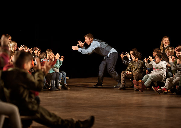 Pressefoto: theater monteure - raus bist du noch lange nicht